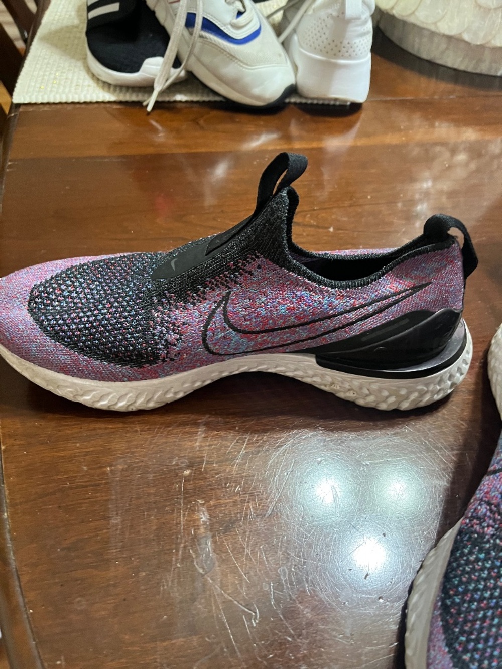 Youth size 7 Nike sneaker